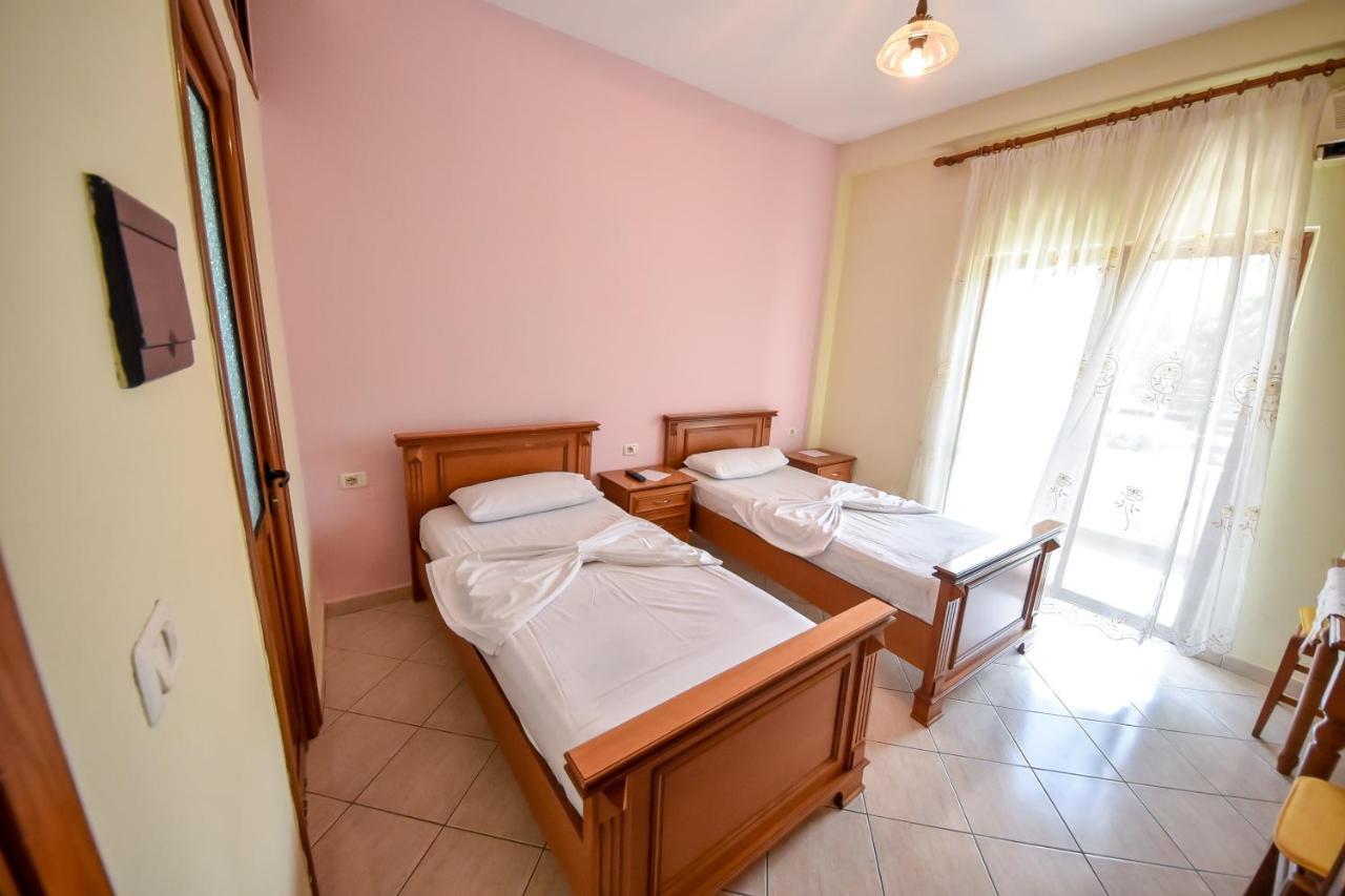 Double Room In Hotel Geraldo Kakavije Eksteriør bilde